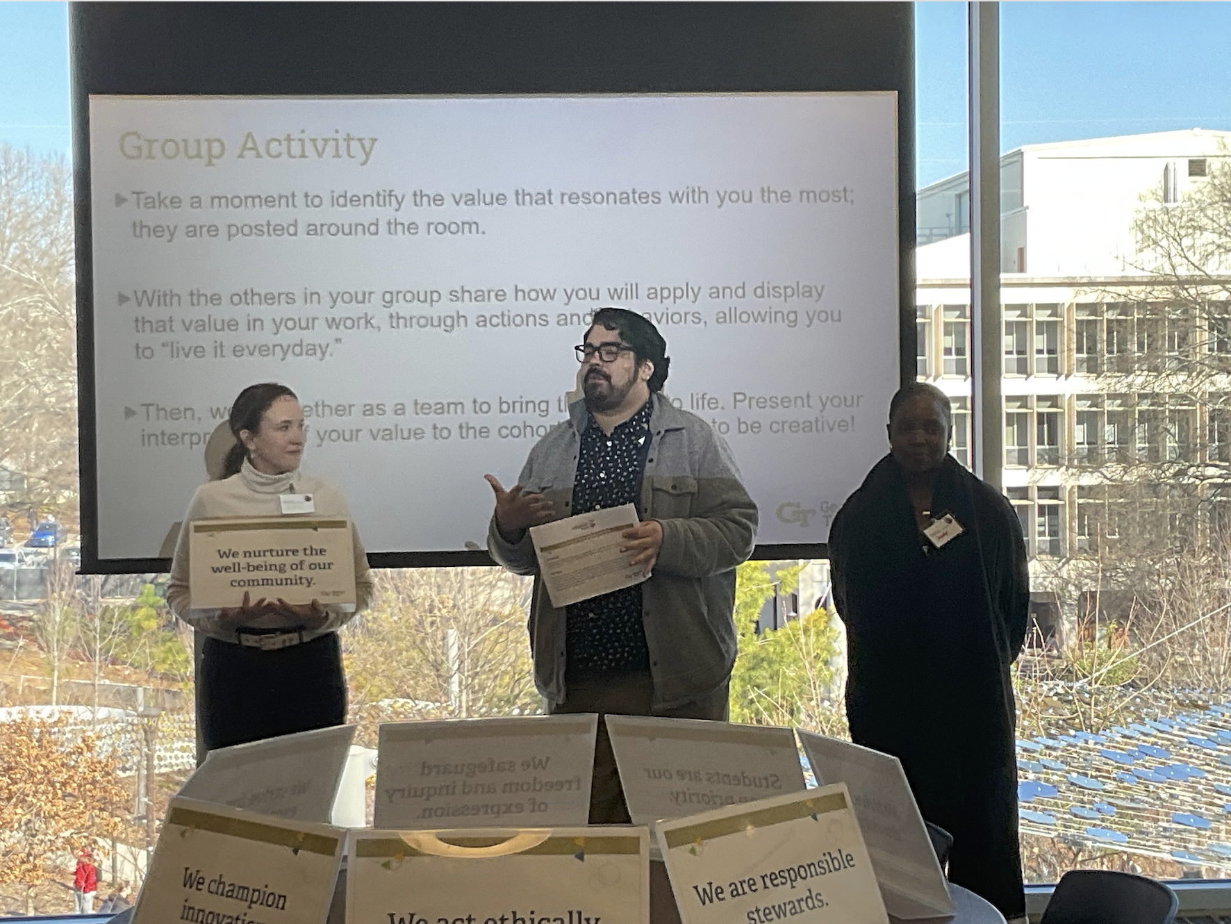 Gabriel Alvarado-Gonzalez giving a presentation